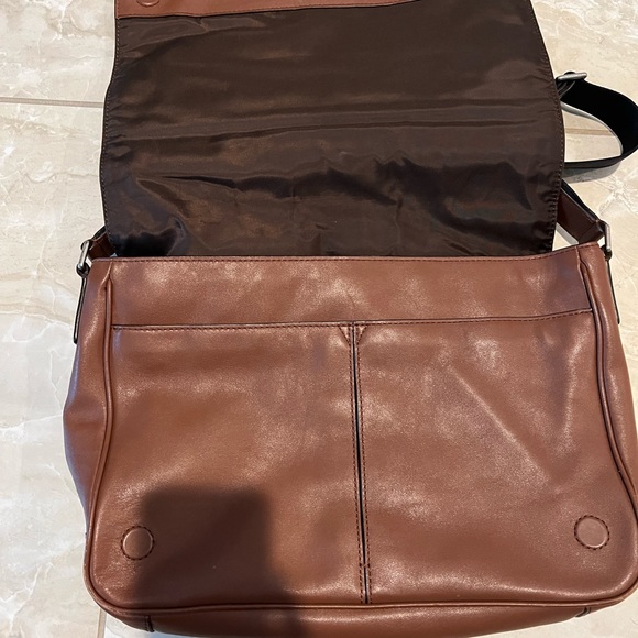 Michael Kors Men’s Leather Messenger Bag - Picture 4 of 7